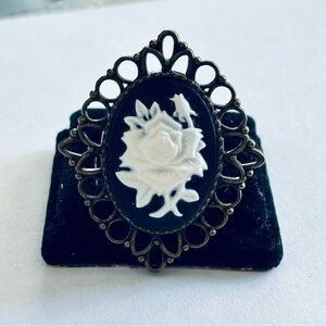 Vintage Style Black and White Rose Cameo Ring, NWT